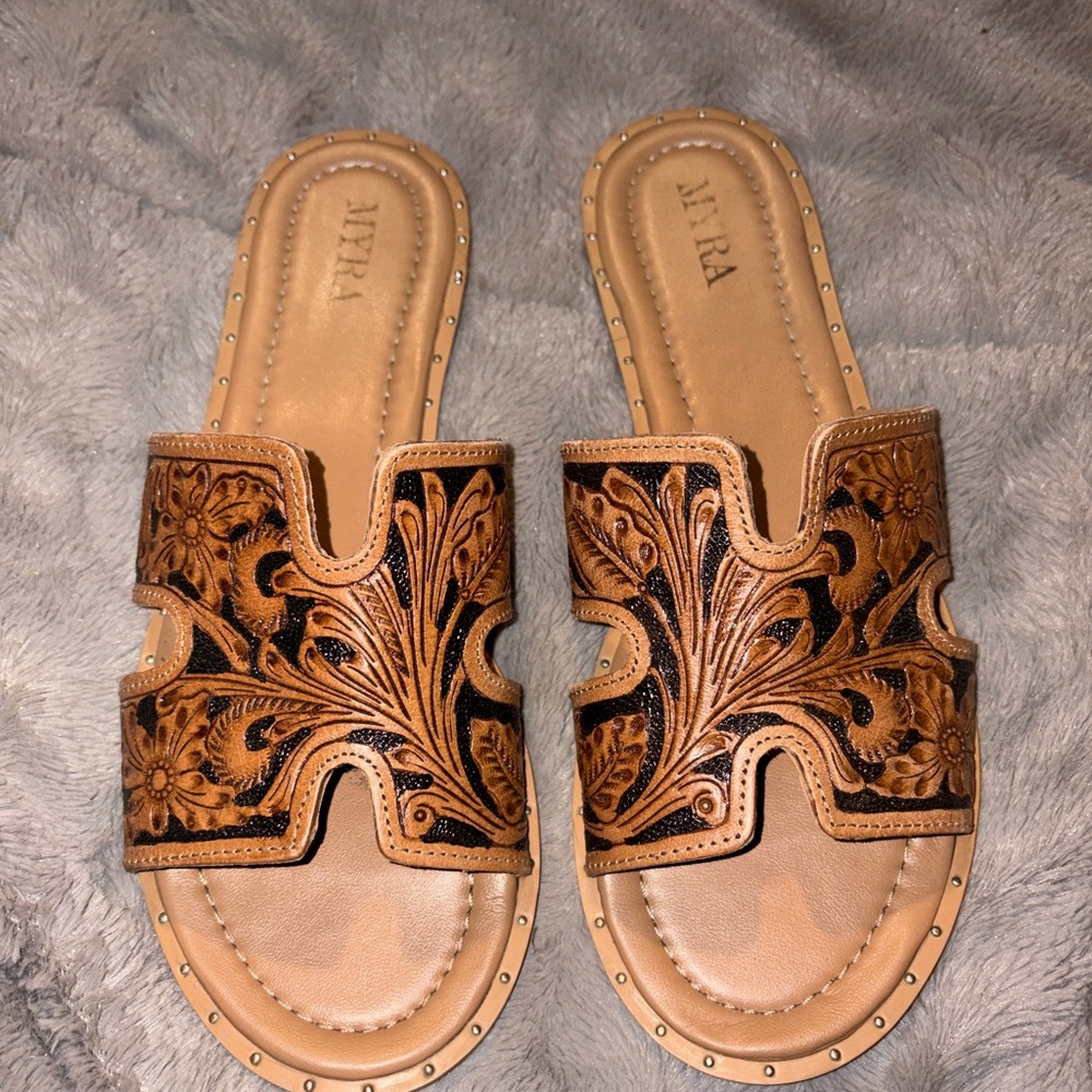 MYRA CARMINA ANNE SANDALS IN BROWN